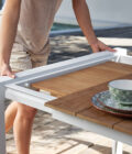 Table à rallonges en aluminium blanc et plateau teck Alexa L.220-280 x 96 cm – Image 4