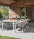 Table à rallonges en aluminium blanc et plateau teck Alexa L.220-280 x 96 cm – Image 3