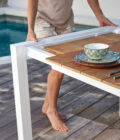 Table à rallonges en aluminium blanc et plateau teck Alexa L.220-280 x 96 cm – Image 2