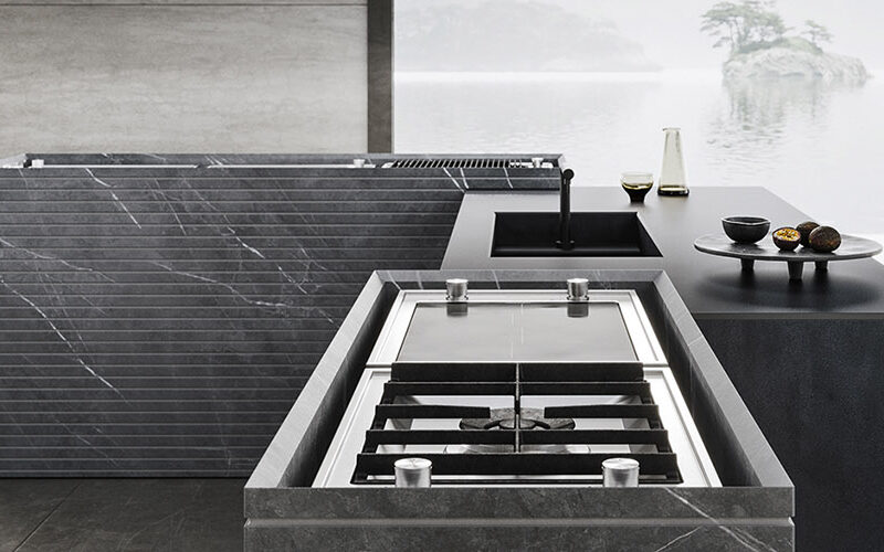 Cuisine extérieure Modulnova Project N°2 en pierre Graphite Raw, céramique et bois