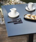 Table bistro extérieure en aluminium anthracite et plateau Trespa L.75 x 70 cm ALEXA D – Image 2
