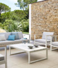 Fauteuil en aluminium blanc, accoudoirs en teck et tissu gris LANDSCAPE TECK – Image 11