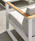 Fauteuil en aluminium blanc, accoudoirs en teck et tissu gris LANDSCAPE TECK – Image 9