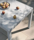 Table de repas extérieure à rallonges en aluminium et plateau aluminium ou céramique MAJA
